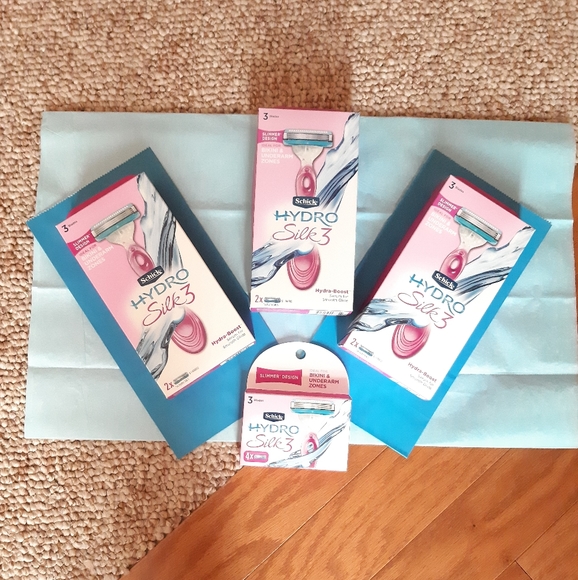 Schick Hydro Silk 3 Razor Bundle - Picture 8 of 16